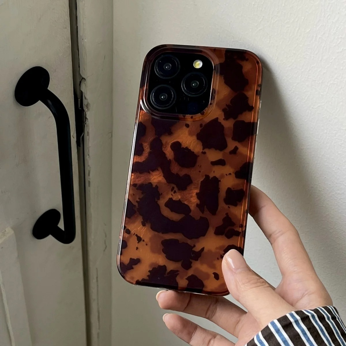 غطاء هاتف بتصميم كهرماني عتيق  - مراجعة Phone Cases Like Loopy وسعره