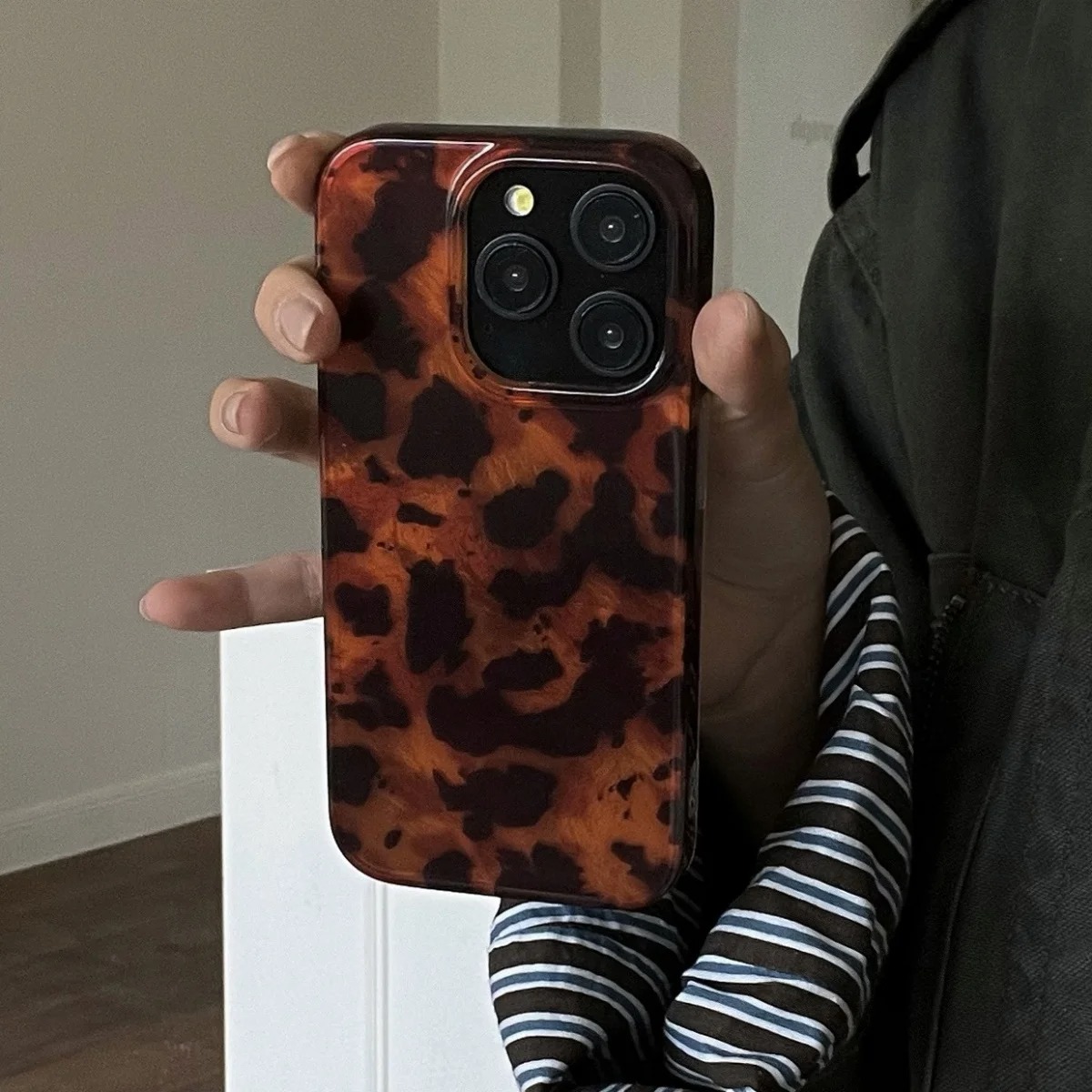 غطاء هاتف بتصميم كهرماني عتيق  - مراجعة Phone Cases Like Loopy وسعره